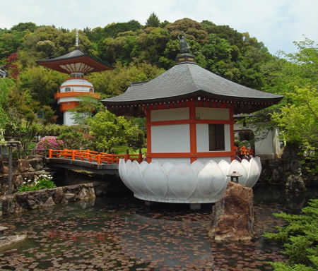 正観寺・空塔と水子塔