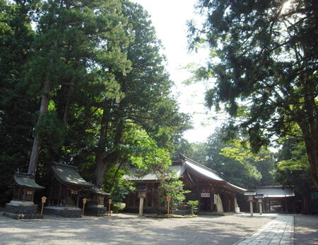 雄山神社・前立社檀9