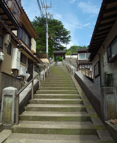 西養寺・参道