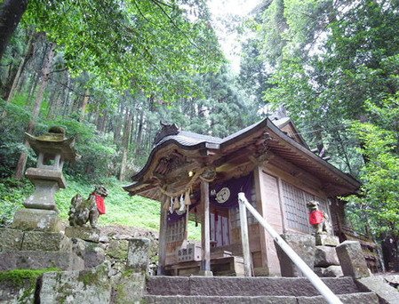 金持神社・社殿