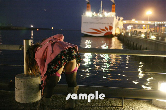 【田中映像製作所】ぽっちゃりパイパン美巨乳M女の露出41　○阪南港海の見える街での見学者お触り露出