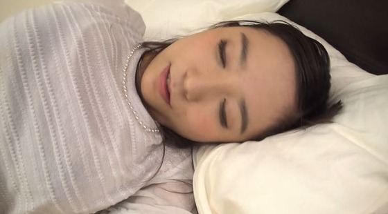 童顔豊満人妻　「ほっとかれ妻 笹倉杏」