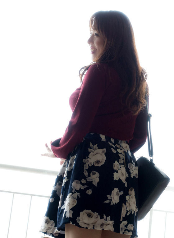 【画像】三島奈津子ちゃんの着衣爆乳 中華街デートで圧巻のパイスラッシュ！！