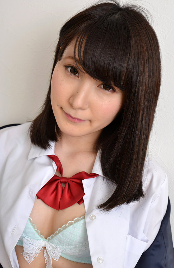 【 画像 】” あいか莉乃 ”ちゃんの太腿ムチムチ制服コス