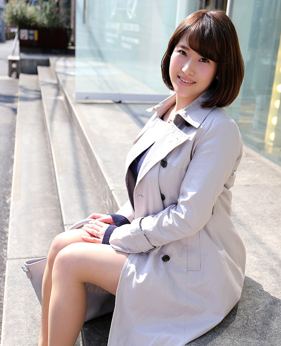 陥没乳首の巨乳お姉さん、東美奈