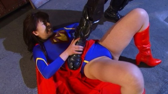 緒川凛ちゃんがアメコミ風ヒロインに変身！「マイティーレディー」
