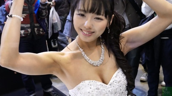 腋全開！東京オートサロン2017　REALブースの可愛いお姉さん