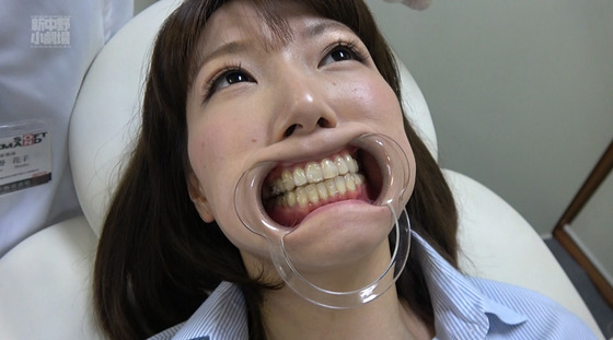美女の口の中をいやらしく愛撫！ 口腔性感マッサージ！
