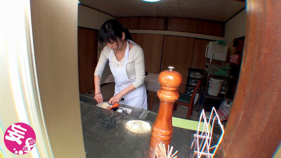 60代熟女のオマンコで古漬け「熟女の生野菜オナニー」