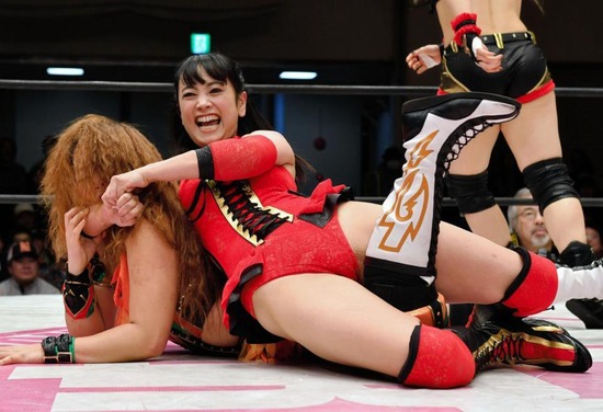 元 日本テレビ女子アナウンサー”脊山麻理子”がプロレスデビュー見せた尻ｗｗｗ