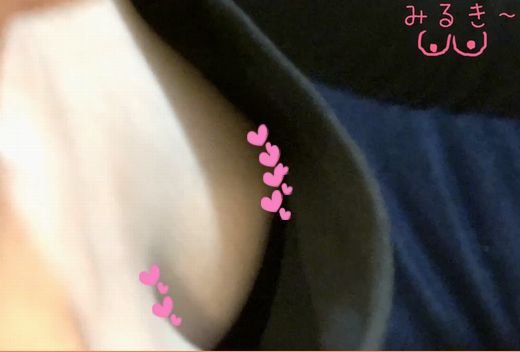 【乳首チラ】とあるベ●マサークルの風景{vol.26}ブカブカが気になってブログ用写真が撮れません笑