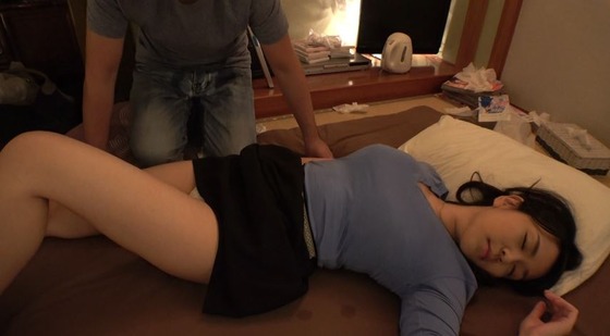 泥酔した爆乳お姉さんを美味しくいただいたのだが、そのお姉さんは実は… 北井杏樹