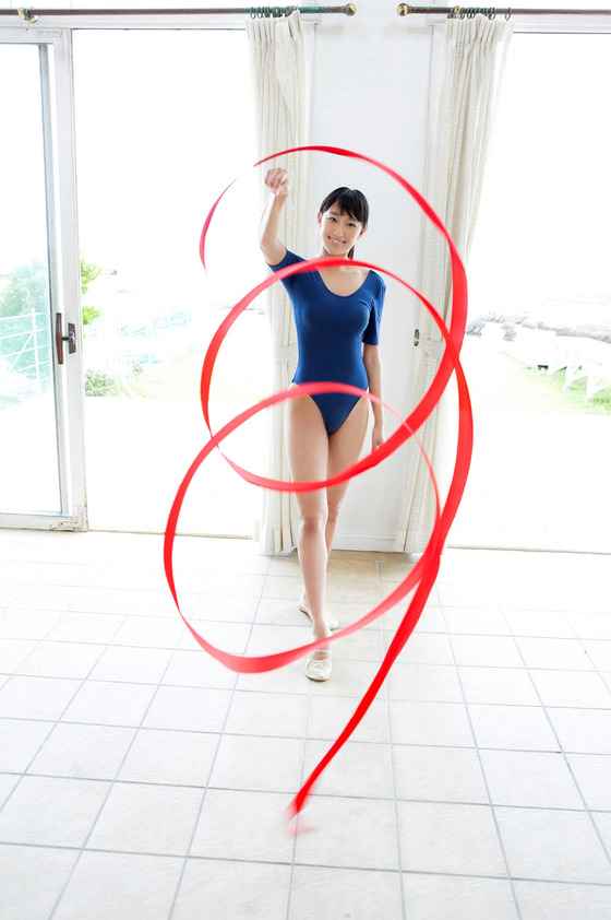 元新体操選手の女優・モデル ”木村涼香”ちゃんのグラビア画像　①