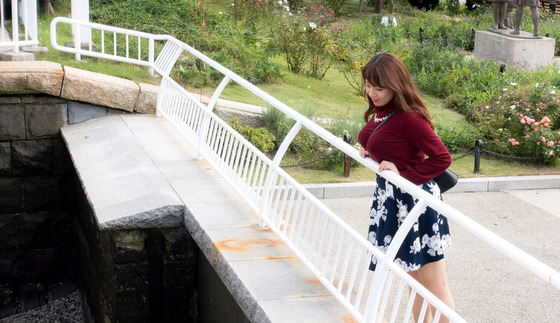 【画像】三島奈津子ちゃんの着衣爆乳 中華街デートで圧巻のパイスラッシュ！！
