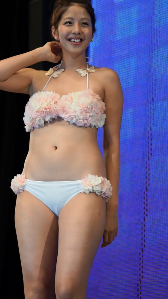 本郷杏奈ちゃん 、初イベントでうっすらマンスジ披露の大サービス