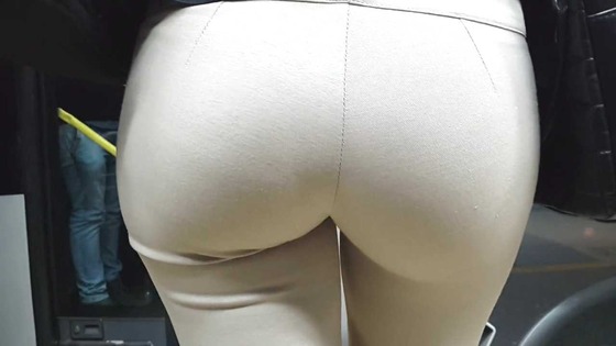 【巨尻】街角で見つけたプリンケツ巨尻撮影してきたｗｗ