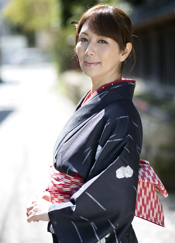 美熟女”翔田千里”さん ヌード画像　①