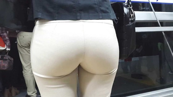 【巨尻】街角で見つけたプリンケツ巨尻撮影してきたｗｗ