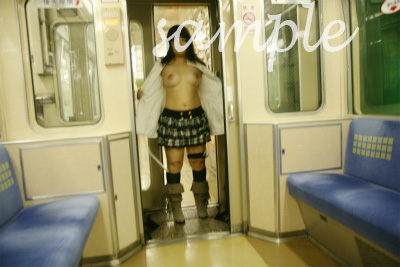 【田中映像製作所】ぽっちゃり美巨乳パイパンM女の露出30○見緑地線車内,駅,アウトレット