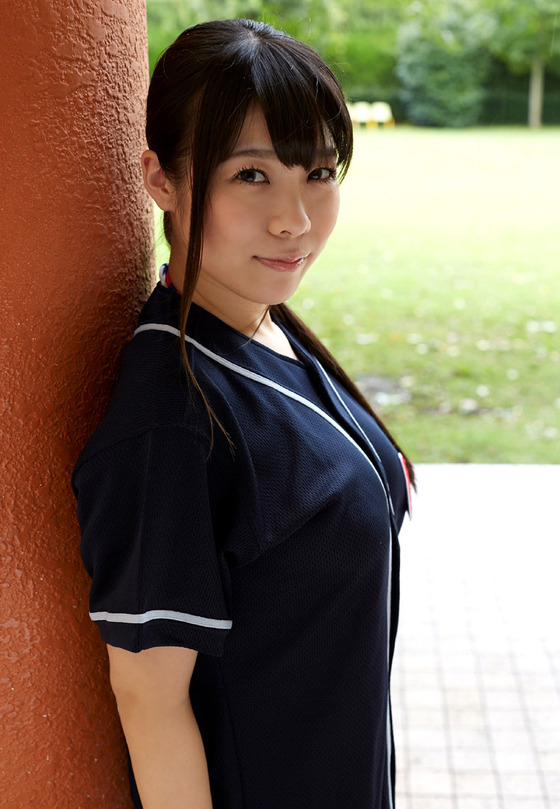 ムチムチボディーの”東條詩織”ちゃん グラビア画像