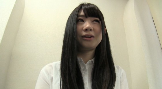 会社に内緒でパンツを売ってマ●コを見せる女 OL・あゆな虹恋