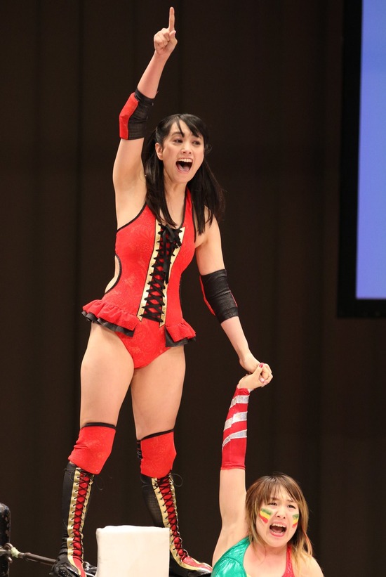 元 日本テレビ女子アナウンサー”脊山麻理子”がプロレスデビュー見せた尻ｗｗｗ
