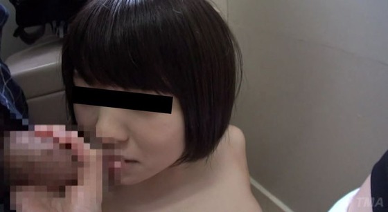 レジャー宿泊施設公衆トイレ押し込み猥褻悪戯映像