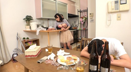 泥酔した爆乳お姉さんを美味しくいただいたのだが、そのお姉さんは実は… 北井杏樹