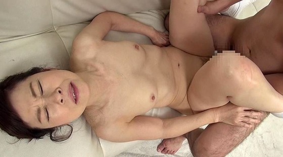 乳首ピンク色！色白美肌のお婆ちゃん　「還暦で初撮り 秋田富由美」