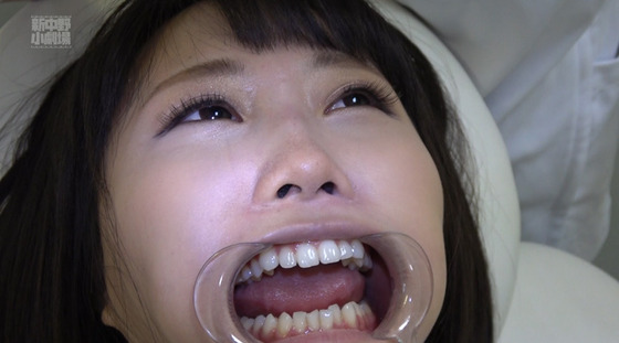 美女の口の中をいやらしく愛撫！ 口腔性感マッサージ！