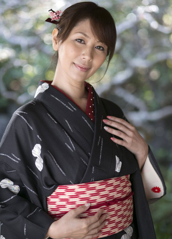 美熟女”翔田千里”さん ヌード画像　①