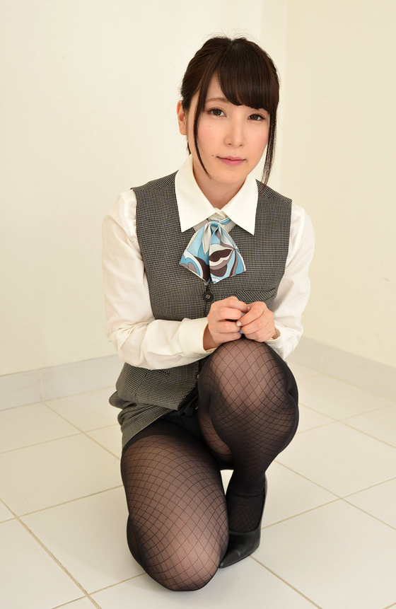 【 画像 】” あいか莉乃 ”ちゃんの黒ストがエロすぎる！
