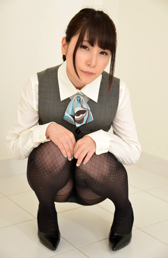 【 画像 】” あいか莉乃 ”ちゃんの黒ストがエロすぎる！