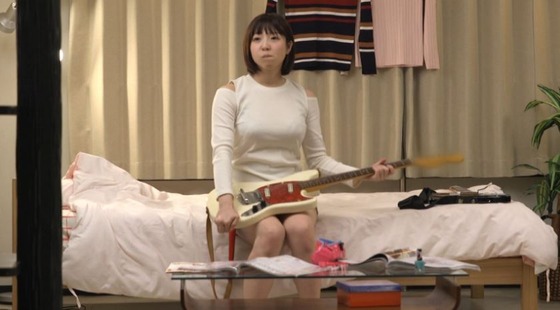 彼氏と電話している彼女をNTR