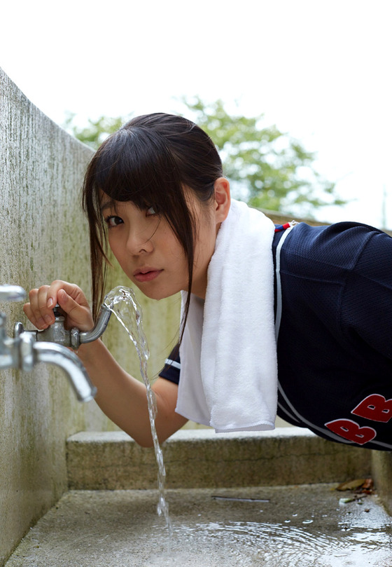ムチムチボディーの”東條詩織”ちゃん グラビア画像