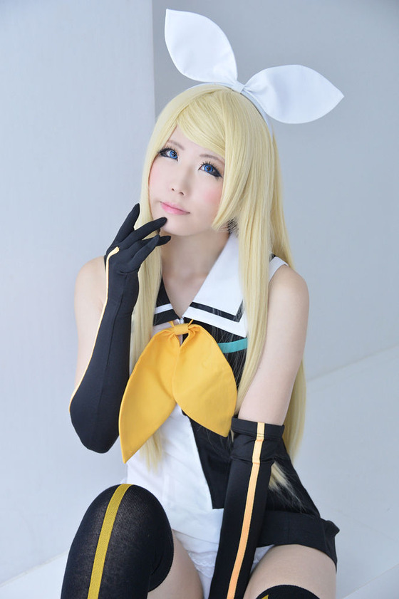 SHT”はるか”ちゃんの「鏡音リン」パンチラコスプレ　お尻多め！