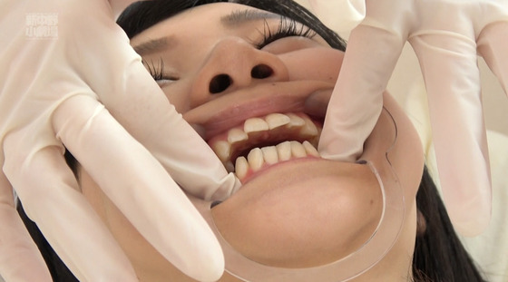 美女の口の中をいやらしく愛撫！ 口腔性感マッサージ！