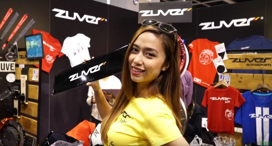 彭美詩ちゃん、バイクに跨るお尻がセクシー！！