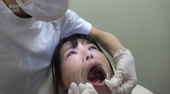 美女の口の中をいやらしく愛撫！ 口腔性感マッサージ！
