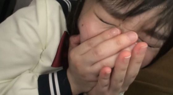 電車痴漢で「絶対イクもんか…」腰をひねり絶頂を拒み続ける女子校生の失禁がまん顔
