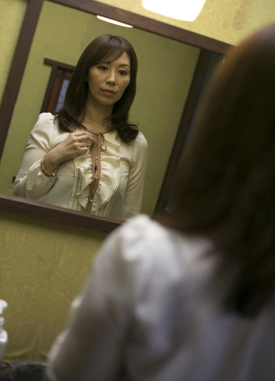 美熟女”翔田千里”さん ヌード画像　③