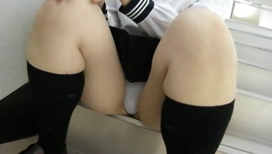 階段パンチラ魔