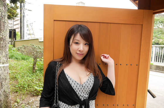 服を着ててもエロい！ムッチリボディー
