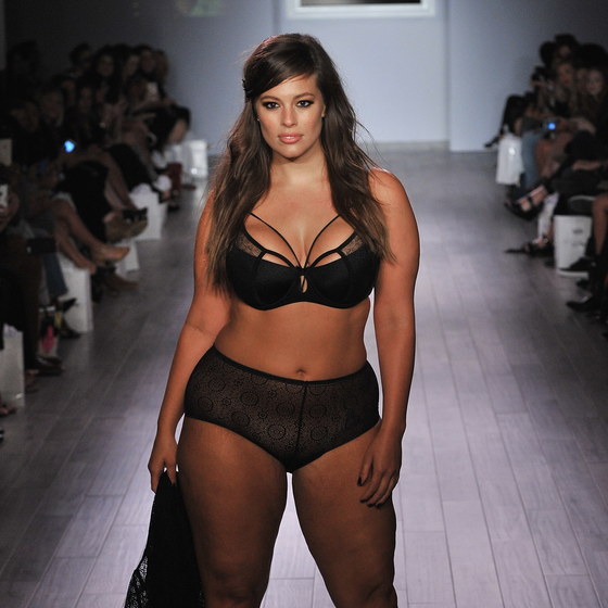 海外 グラマラス ファッションモデル　Ashley_Graham　乳首スケスケ セクシーイメージ動画