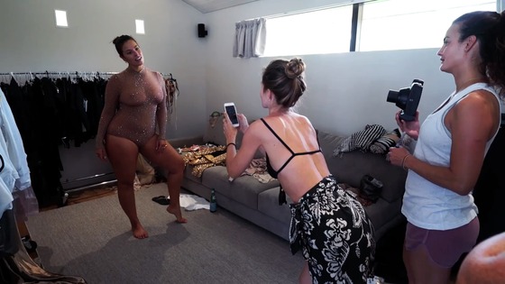 海外 グラマラス ファッションモデル　Ashley_Graham　乳首スケスケ セクシーイメージ動画