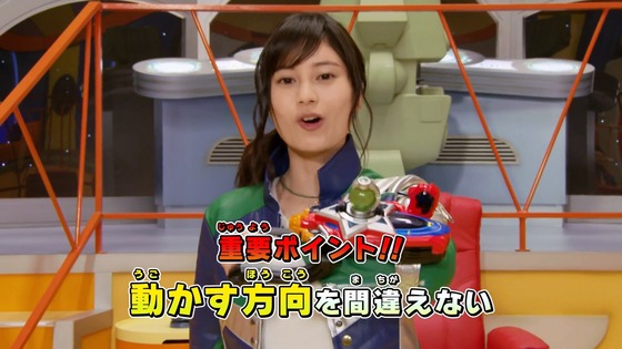新しい戦隊ヒーロー「宇宙戦隊キュウレンジャー」グリーンのオッパイがプルン♪