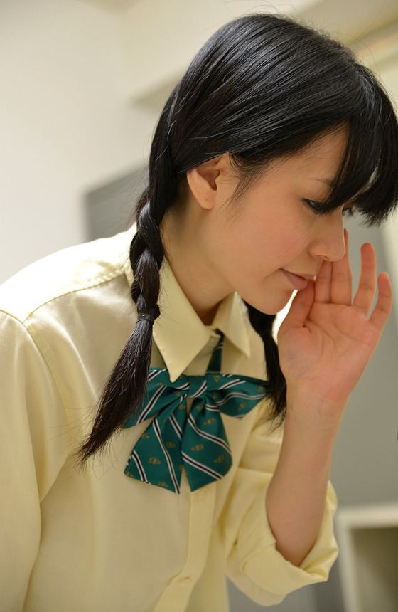 【画像】幸田ユマちゃん、胸チラ ゴルフウェア＆制服コス