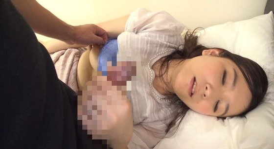 童顔豊満人妻　「ほっとかれ妻 笹倉杏」