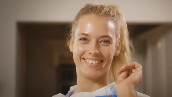 海外モデル　Hannah_Ferguson　ボディーペイント水着で乳首丸見え！