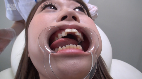 美女の口の中をいやらしく愛撫！ 口腔性感マッサージ！